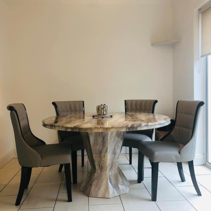 Villa Townhouse Clifden: Located In The Heart Of Connemara Extérieur photo